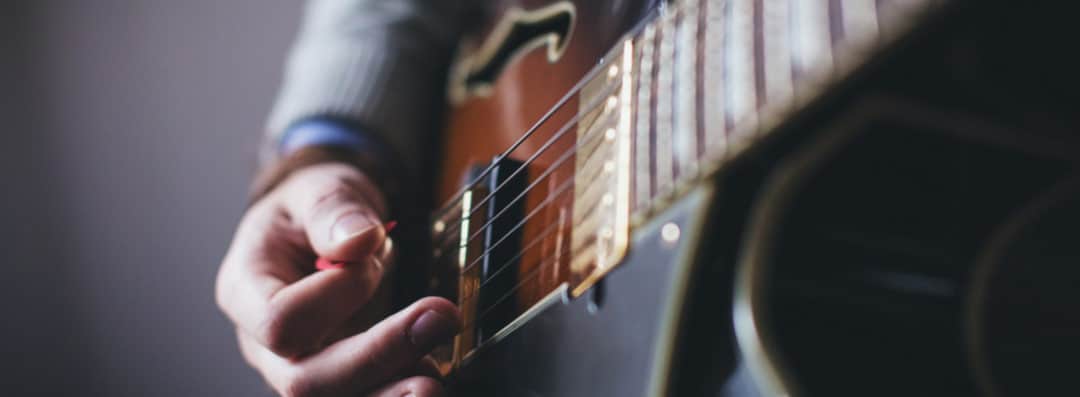 servicios social media servicios social media (Guitar)-MDC
